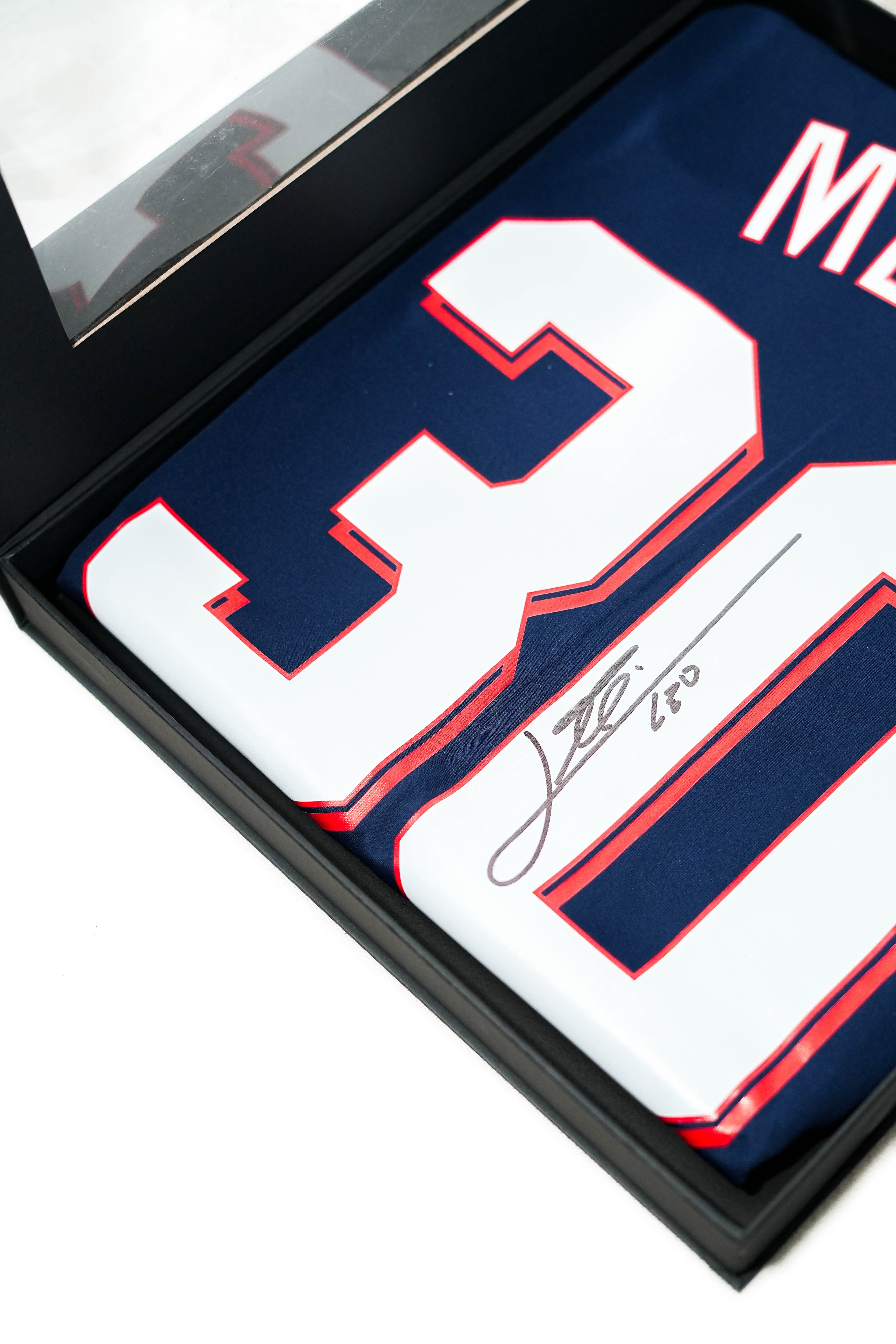 Lionel Messi - Paris Saint-Germain Signed Jersey - Icons COA